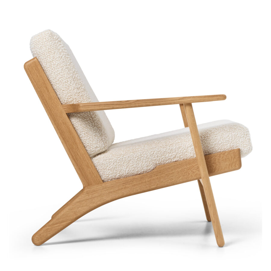 Hans J. Wegner - CH290 armchair