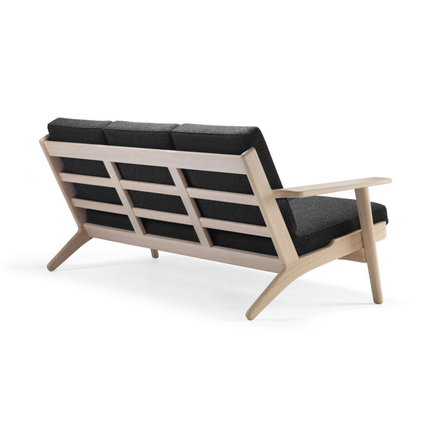 Hans J. Wegner / GE 290-3 Sofa