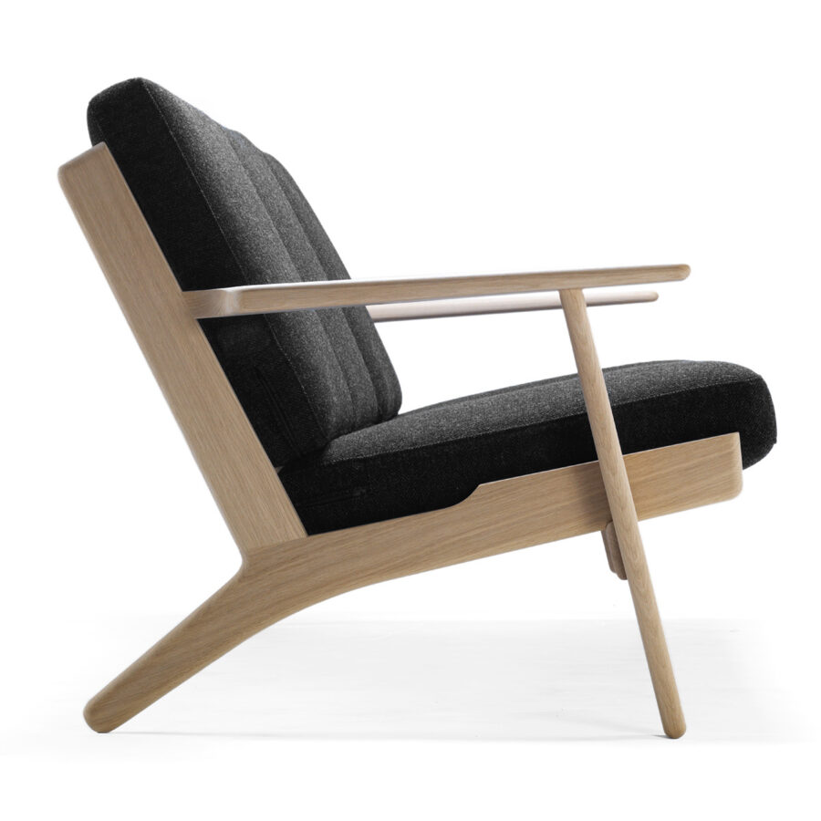 Hans J. Wegner / GE 290-3 Sofa