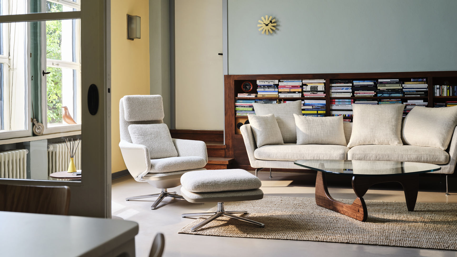 Isamu noguchi coffee shop table