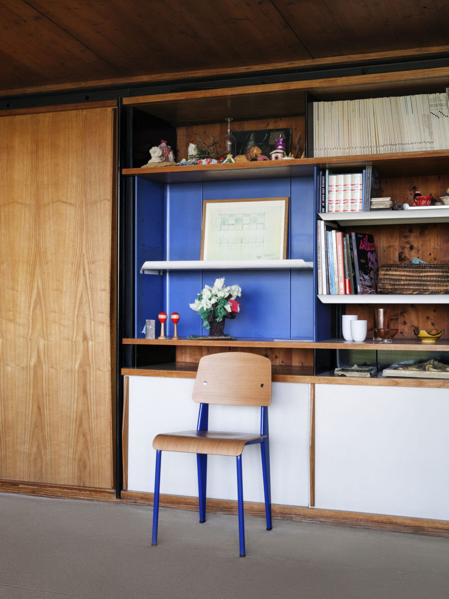 Standard chair bleu marcoule by Jean Prouvé Display Model 30% discount