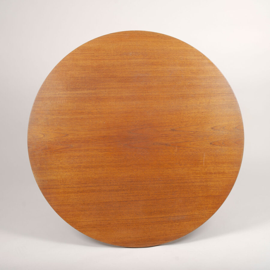 Round dining table design Børge Mogensen