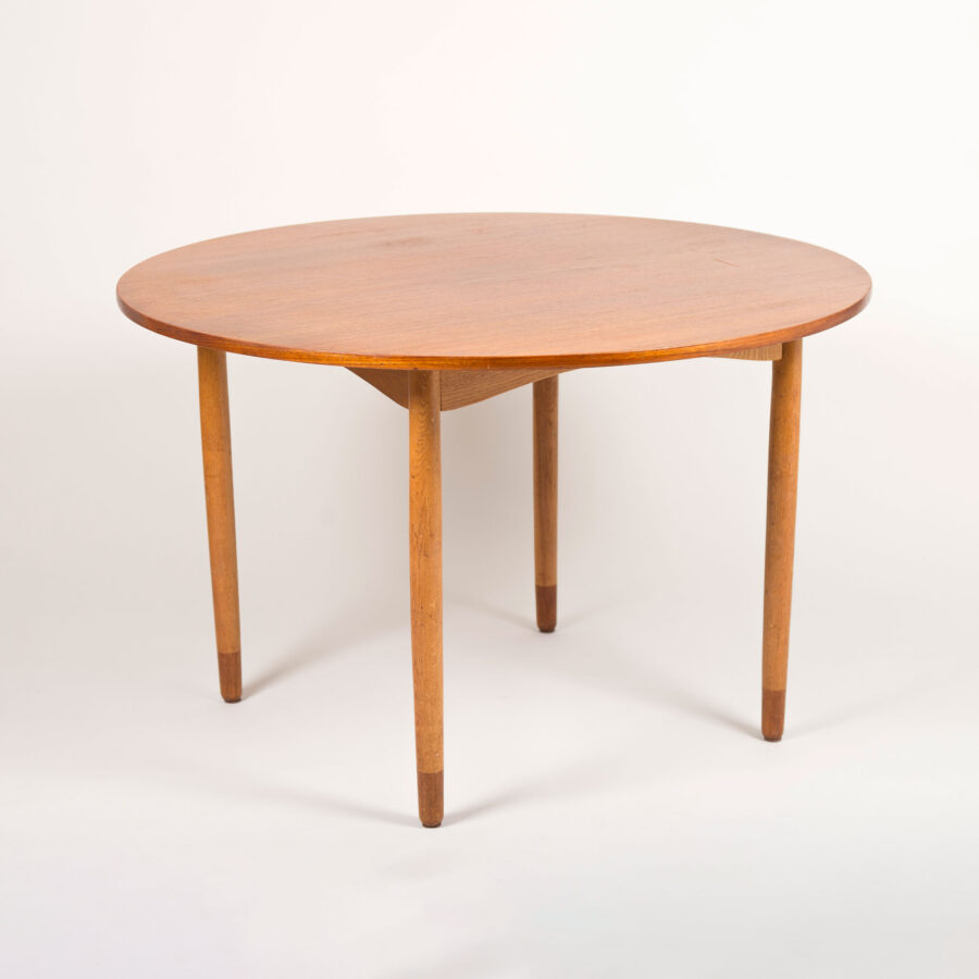 Round dining table design Børge Mogensen