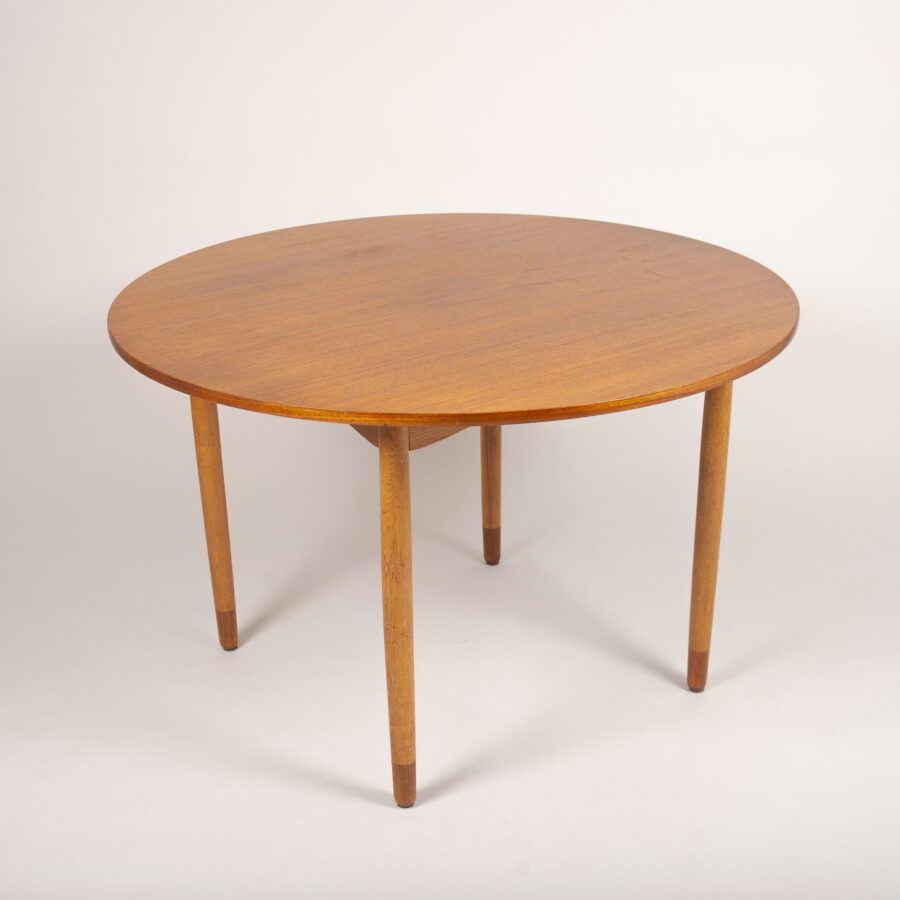 Round dining table design Børge Mogensen
